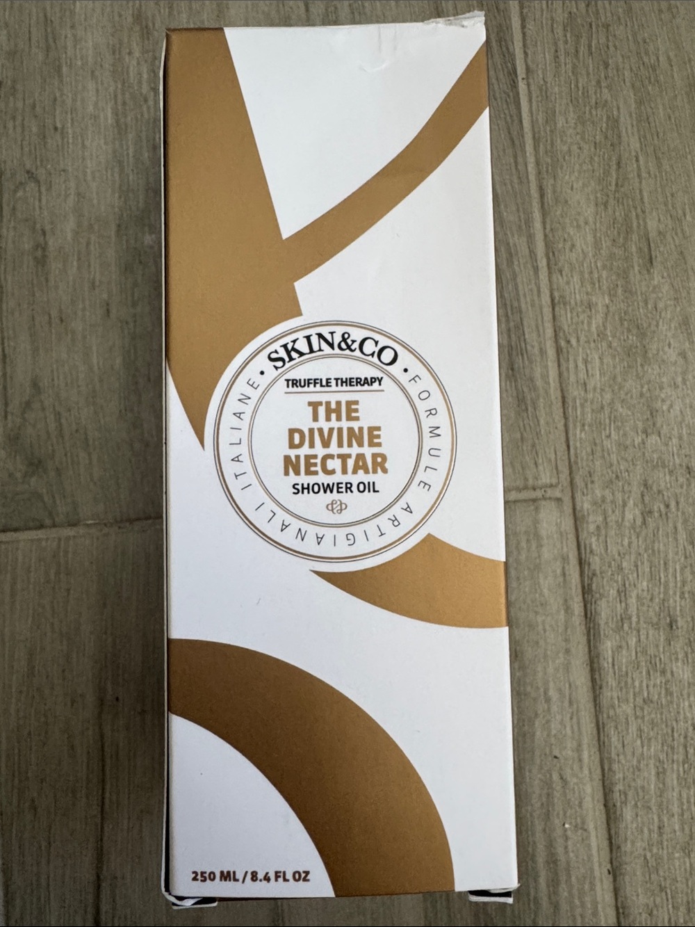 Skin&Co The Divine Nectar Shower Oil - White & Gold Packaging